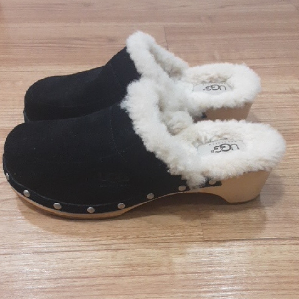 ❤❤❤UGG Black  Sandals❤❤❤